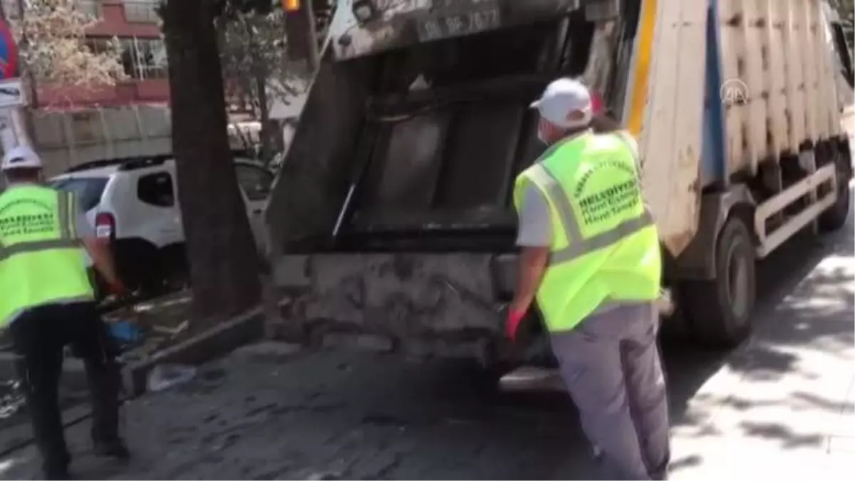 Çankaya ilçesinde toplu iş sözleşmesini protesto eden işçiler çöpleri toplamadı (1)