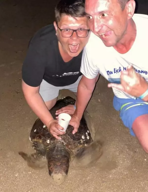 Caretta carettaya eziyet eden turistlere para cezası