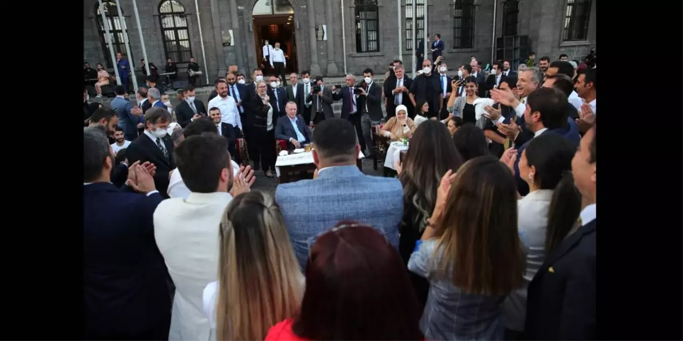 Cumhurbaşkanı Erdoğan gençlerle Diyarbakır'da bir araya geldi
