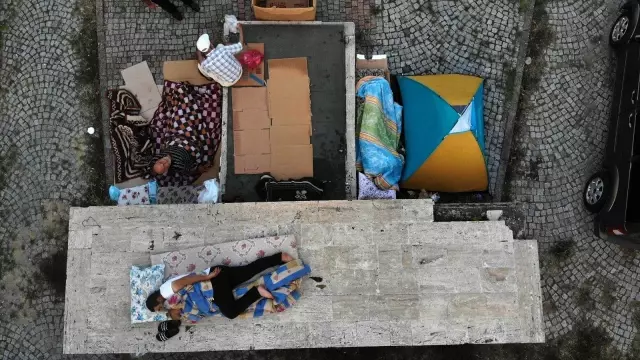 Otellerde yer bulamayan güreş sevdalıları, meydanlarda çadırlarda uyudu