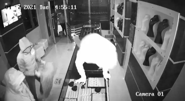 HIRSIZLARIN 'ZULA' TUVALETİNDEN 50 BİN LİRALIK ALTIN ÇIKTI