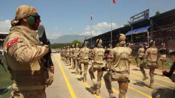 JANDARMA KOMANDO UZMAN ERBAŞLAR MEZUN OLDU