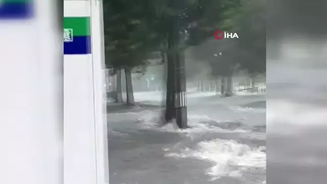 Japonya'da şiddetli yağmur su baskınlarına yol açtı