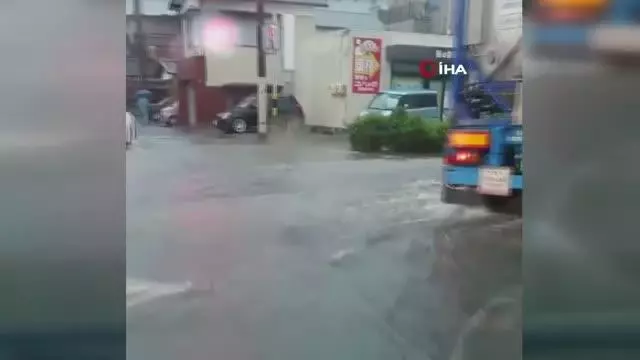 Japonya'da şiddetli yağmur su baskınlarına yol açtı