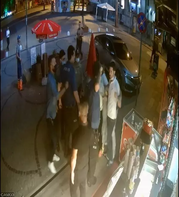 Kadın büfeci ve ailesine sert müdahalede 2 polise görevden uzaklaştırma
