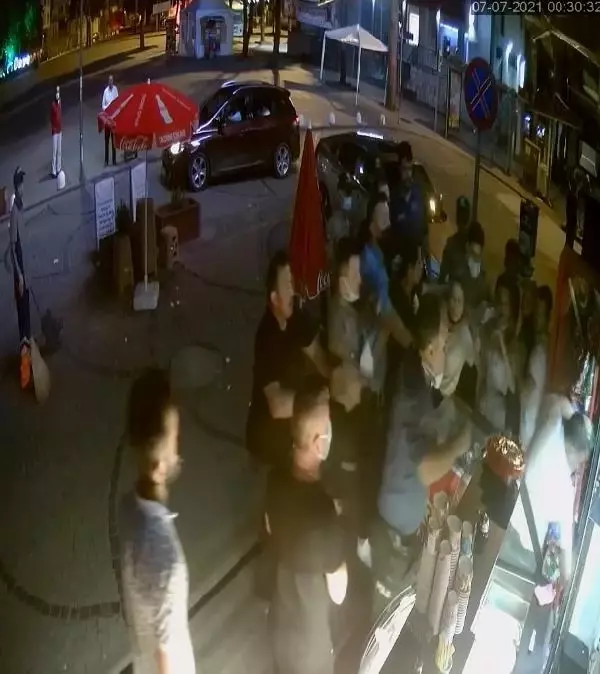 Kadın büfeci ve ailesine sert müdahalede 2 polise görevden uzaklaştırma