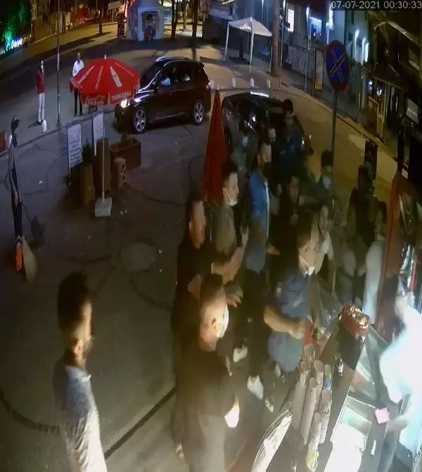 Kadın büfeci ve ailesine sert müdahalede 2 polise görevden uzaklaştırma