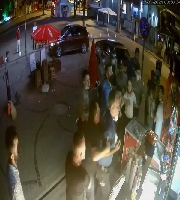 Kadın büfeci ve ailesine sert müdahalede 2 polise görevden uzaklaştırma
