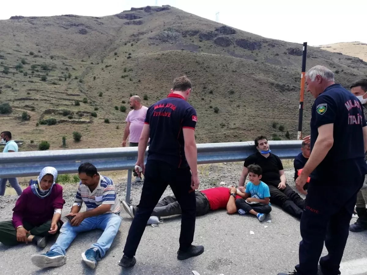 Minibüs şarampole uçtu: 15 yaralı