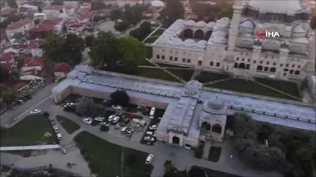 Otellerde yer bulamayan güreş sevdalıları, meydanlarda çadırlarda uyudu