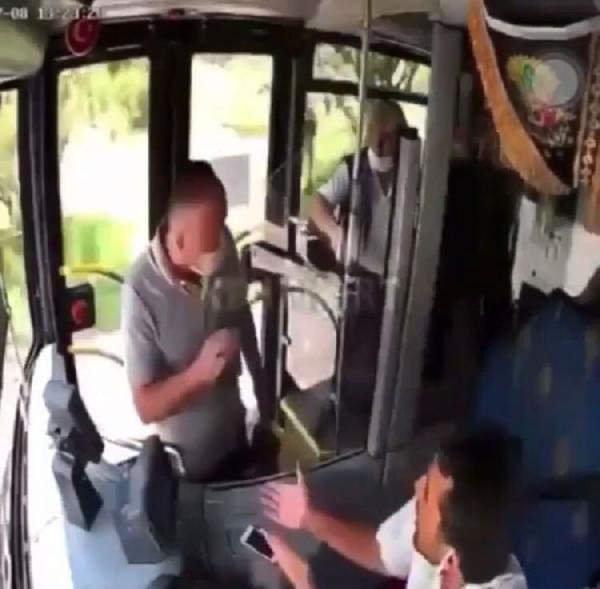 Son dakika haberi: Şoförün yolcuyu darbetmeden önceki tartışma kameraya yansıdı