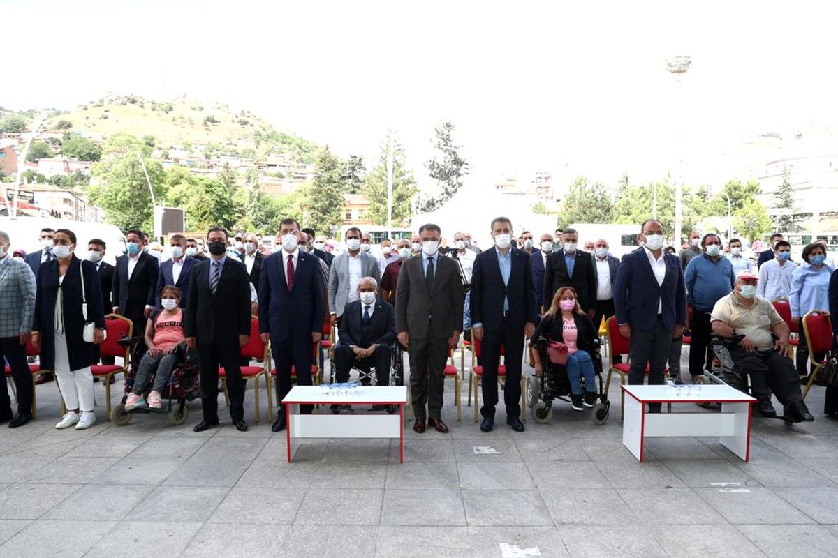Vali Dr. Ozan Balcı, Tekerlekli Sandalye Dağıtım Programına Katıldı