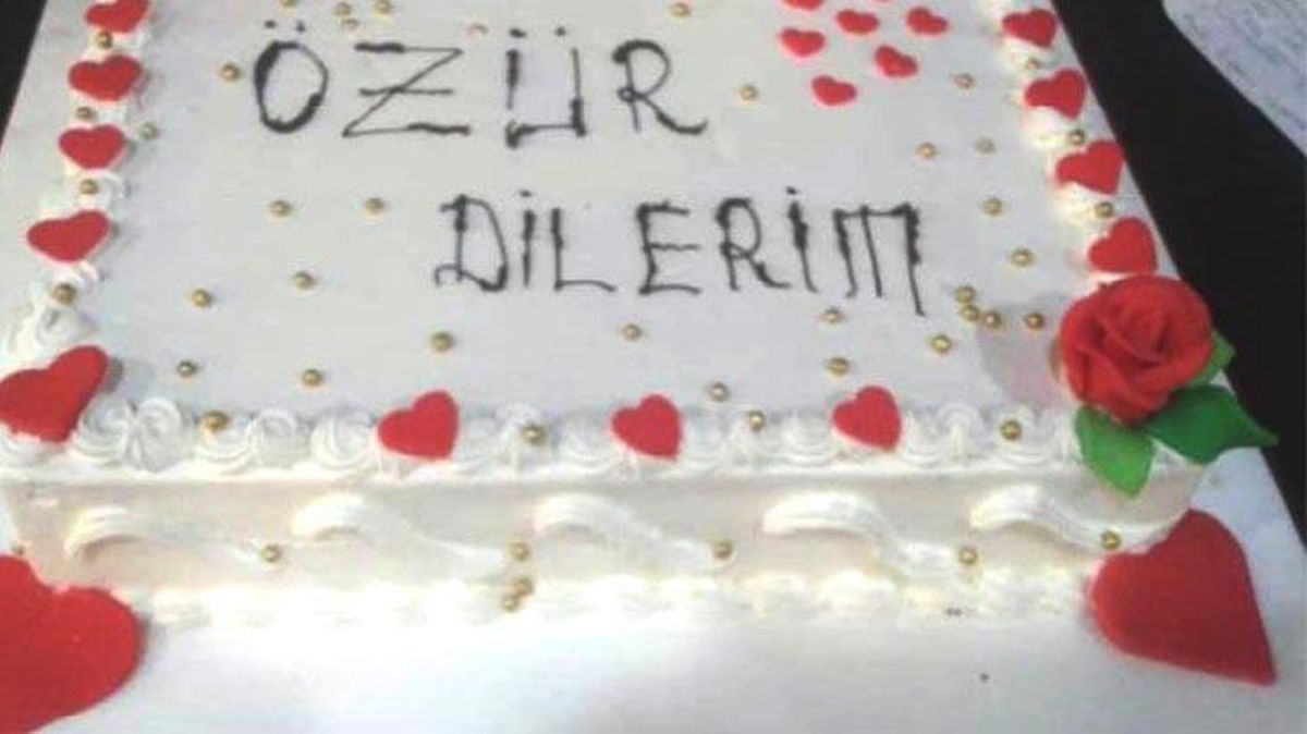 Sevgilisini tehdit eden genç, 'Özür dilerim' yazılı pastayla yargılanmaktan kurtuldu