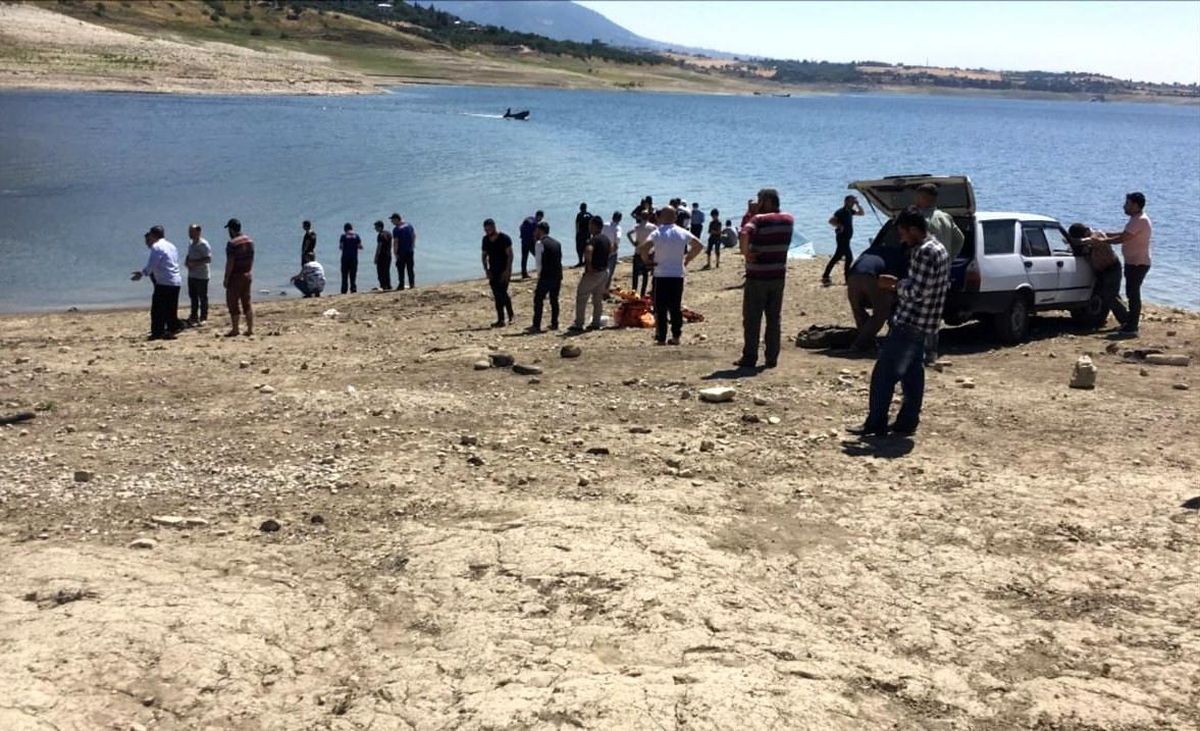 Baraj göletine serinlemek için giren 8 yaşındaki çocuk ve onu kurtarmak isteyen babası boğularak hayatını kaybetti
