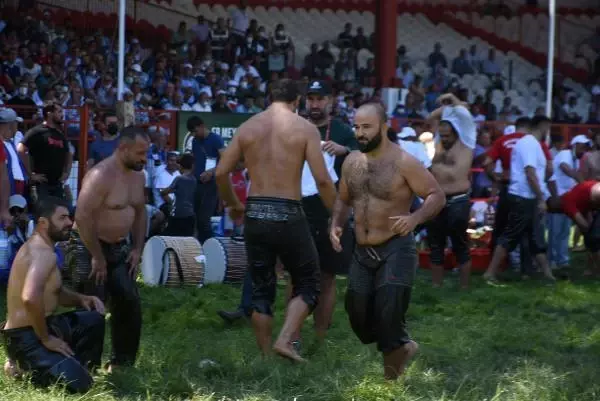 SPOR Başpehlivanlık güreşlerinde sürpriz; Mehmet Yeşilyeşil elendi