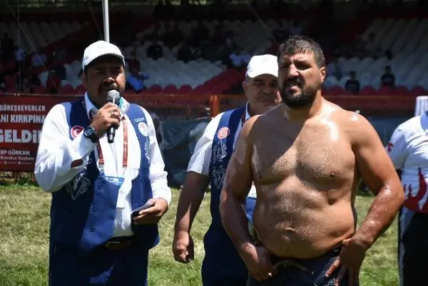 SPOR Başpehlivanlık güreşlerinde sürpriz; Mehmet Yeşilyeşil elendi