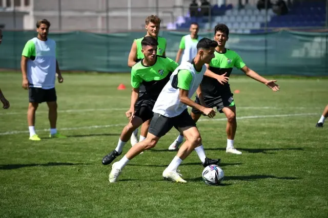 Bursaspor'da yeni sezon hazırlıkları moralli devam ediyor