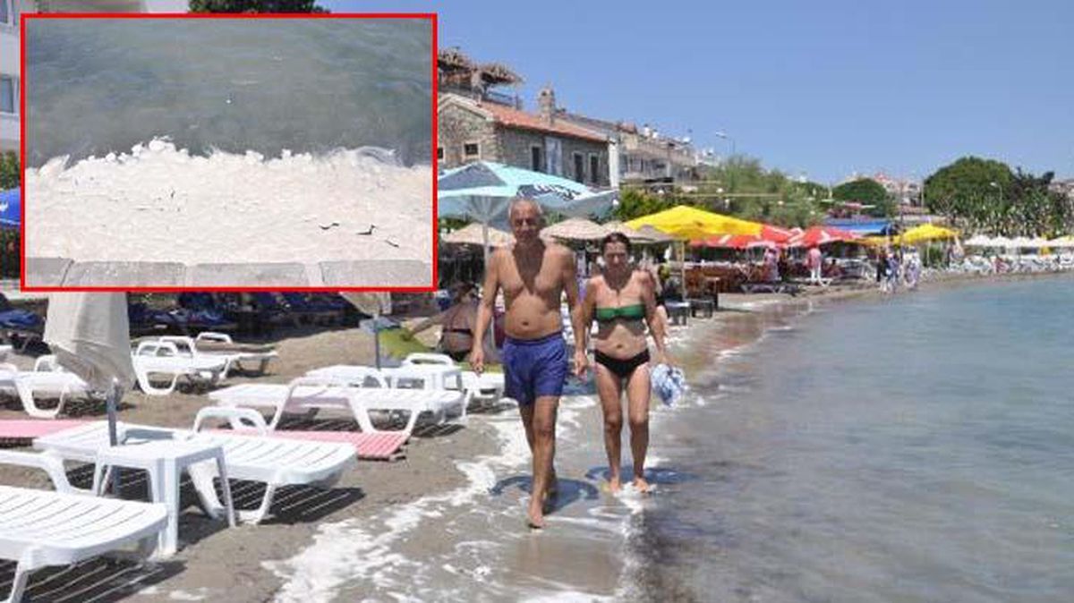 Datça'da sahilinde endişelendiren görüntü! Müsilaj zannettikleri kirliliğin yağ ve deterjan karışımı olduğu ortaya çıktı