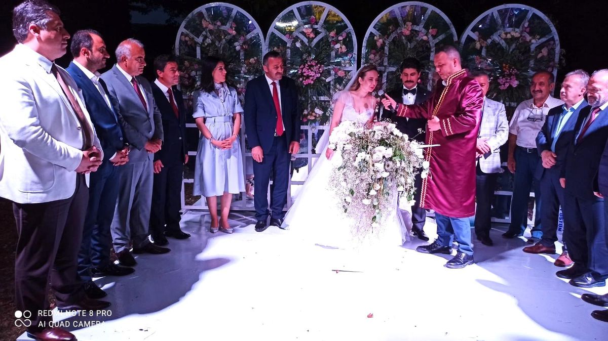 Devrekliler hemşerileri vali yardımcısının düğününde bir araya geldi