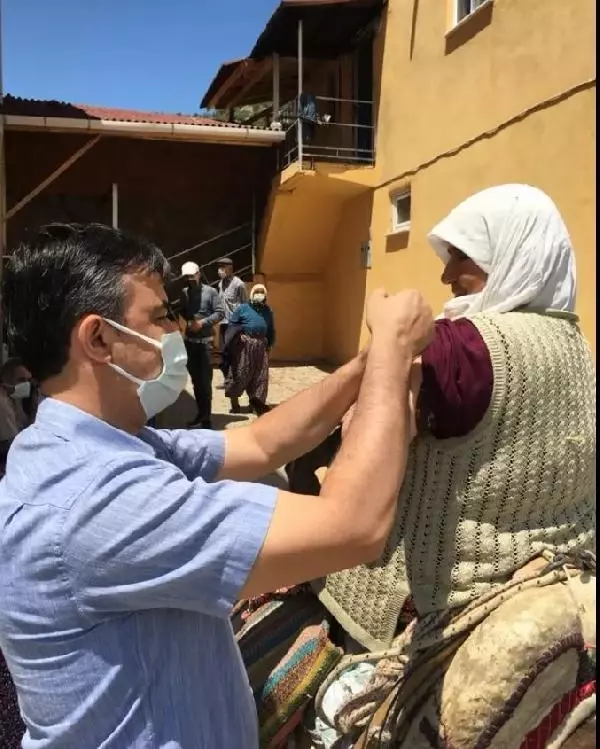 EŞEK SIRTINDA AŞI OLDU - Haberler 2 EŞEK SIRTINDA AŞI OLDU