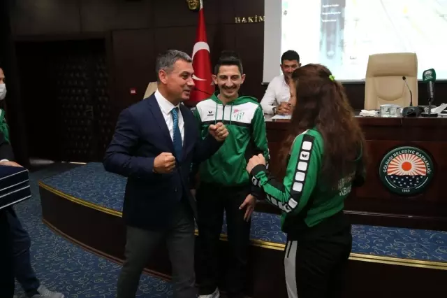 Gölbaşı Belediye Spor Kulübü sporcusu İremsu İpek'e Başkan Şimşek'ten tebrik