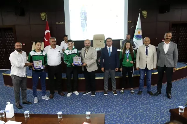 Gölbaşı Belediye Spor Kulübü sporcusu İremsu İpek'e Başkan Şimşek'ten tebrik