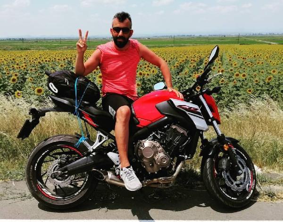 İki arkadaş, virajda motosikletleriyle kaza yaptı: 1 ölü, 1 yaralı - Vimarsana News