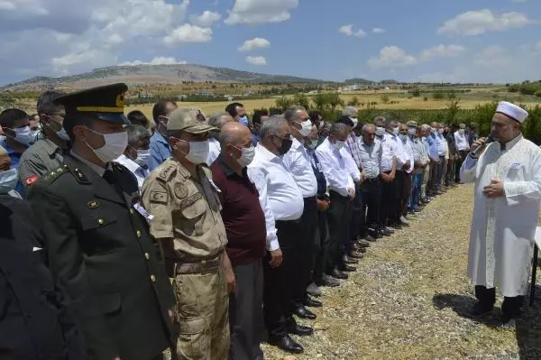 KALP KRİZİ GEÇİREN UZMAN ÇAVUŞ TOPRAĞA VERİLDİ