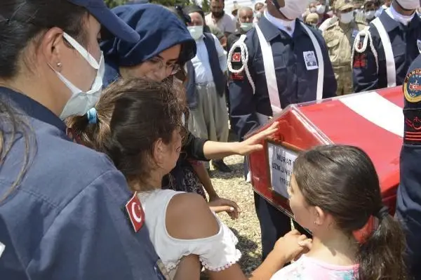 KALP KRİZİ GEÇİREN UZMAN ÇAVUŞ TOPRAĞA VERİLDİ