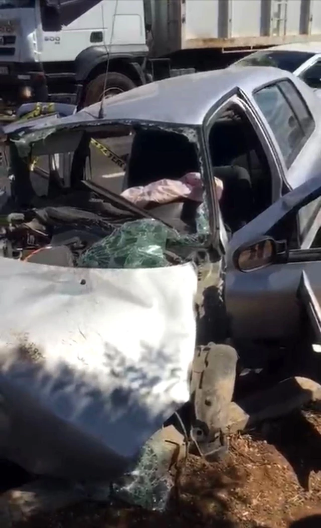 Kamyon otomobile arkadan çarptı: 1 ölü, 2 yaralı