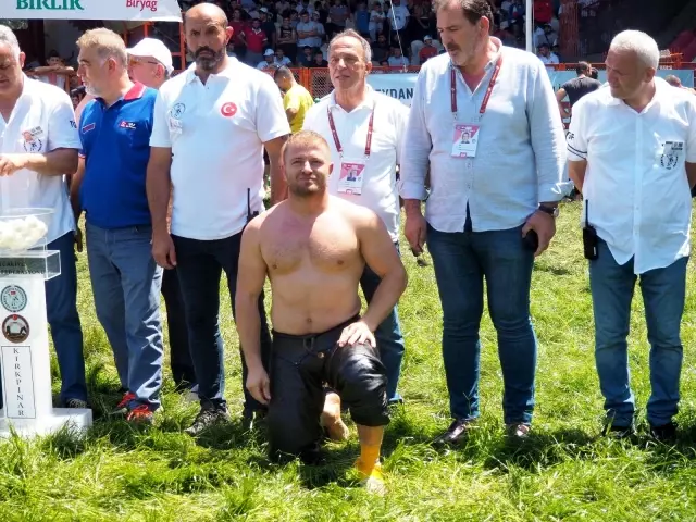 Kırkpınar'da başpehlivanlık ilk tur kura çekimi yapıldı