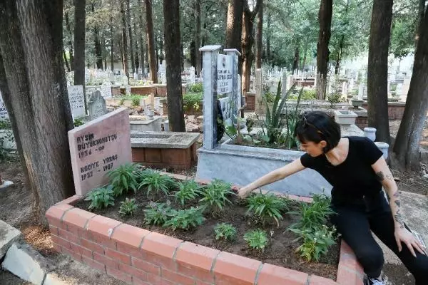 Mermer ocağı mücadelesinde öldürülen çevreci çiftin mezarında mermer kullanılmadı Mermer ocağı mücadelesinde öldürülen çevreci çiftin mezarında mermer kullanılmadı