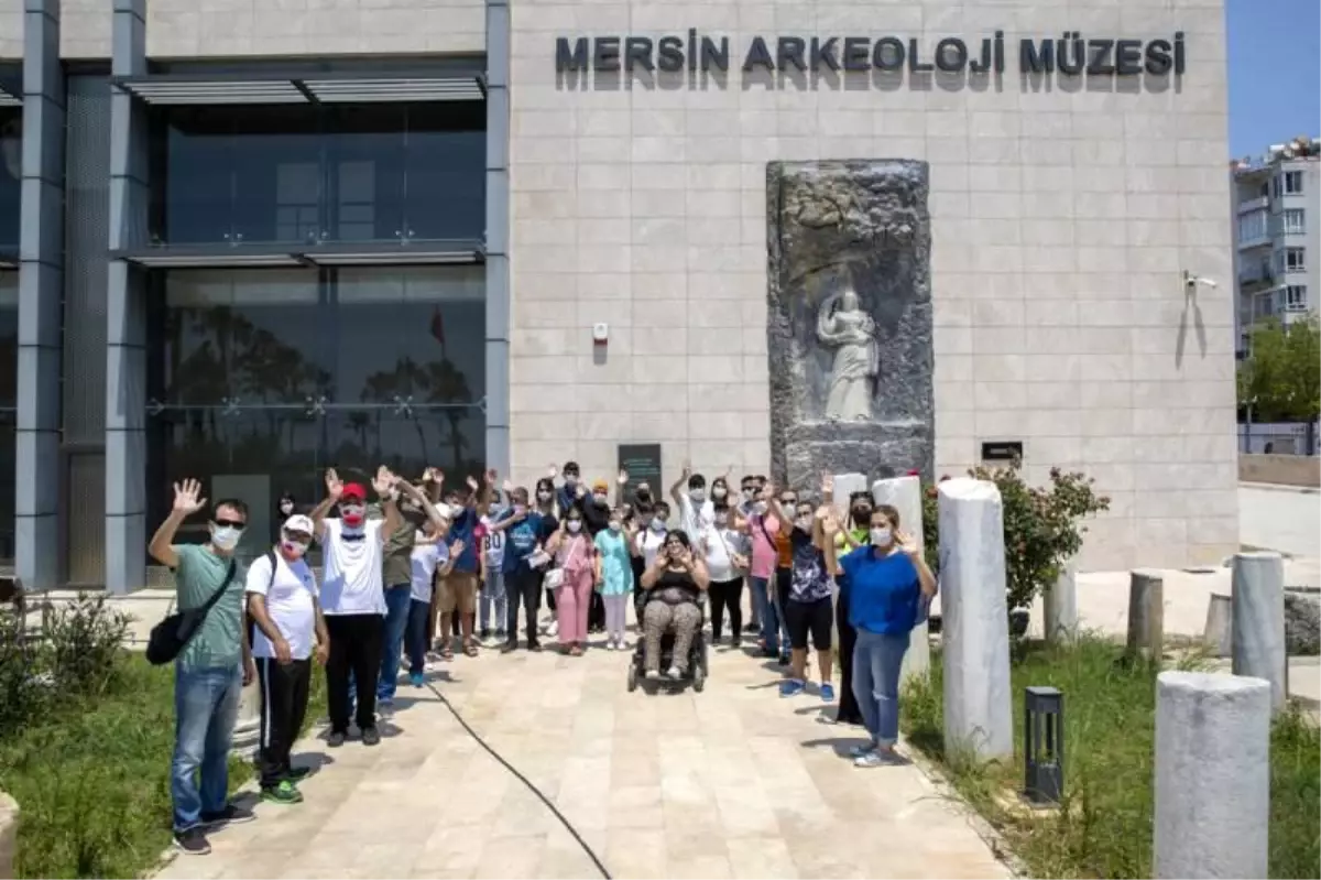 Özel Gereksinimli Bireyler Arkeoloji Müzesi'ni Gezdi