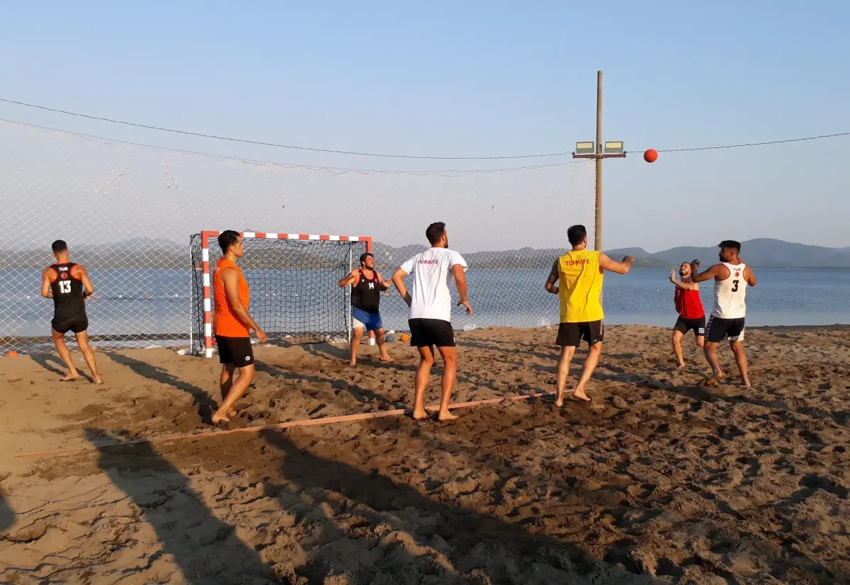 Plaj Hentbolu Kadın ve Erkek Milli Takımları'nın Köyceğiz kampı sona erdi
