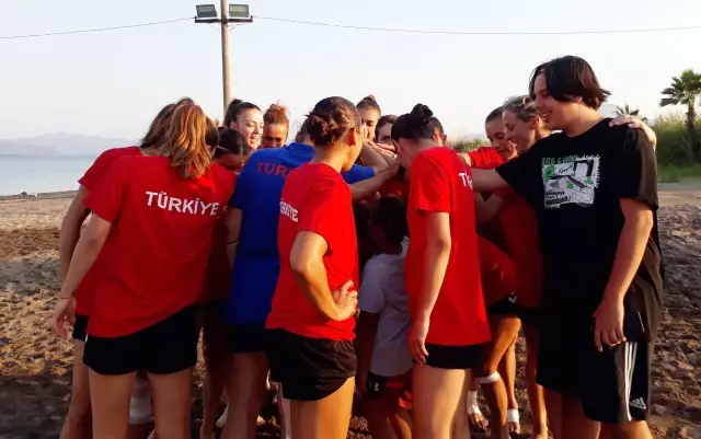 Plaj Hentbolu Kadın ve Erkek Milli Takımları'nın Köyceğiz kampı sona erdi