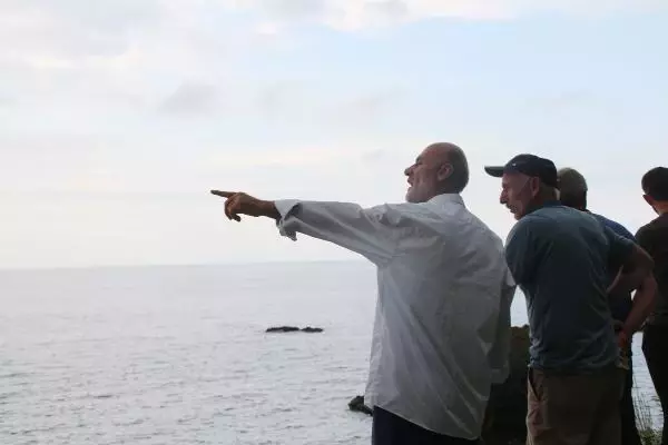 Rize'de, denizde 6 gündür aranan babası için kıyıdan ayrılmıyor