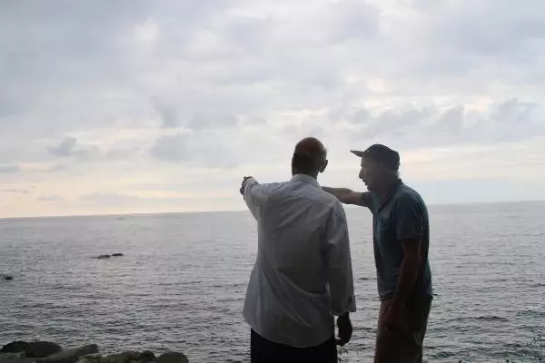 Rize'de, denizde 6 gündür aranan babası için kıyıdan ayrılmıyor