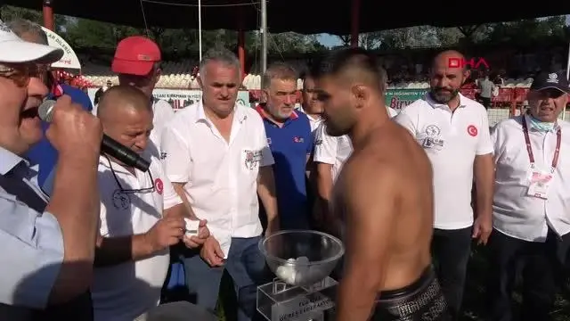 SPOR Başpehlivan güreşlerinde çeyrek finalistler belli oldu; başpehlivan Kara hastaneye kaldırıldı
