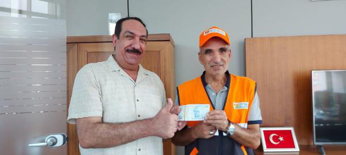 TEMİZLİK İŞÇİSİ BULDUĞU PARAYI IRAKLI SAHİBİNE TESLİM ETTİ
