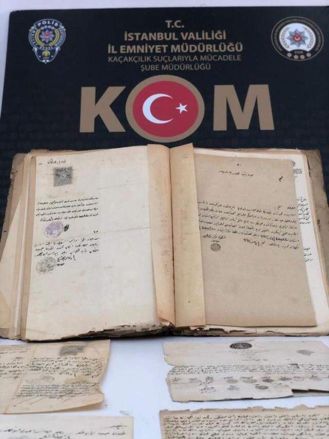 Yıllardır kayıp olan Osmanlı belgeleri koleksiyon dükkanında ele geçirildi Yıllardır kayıp olan Osmanlı belgeleri koleksiyon dükkanında ele geçirildi