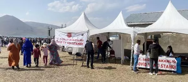 Ağrı'da, ikinci Balık Gölü Festivali; aşı standı da kuruldu (2)
