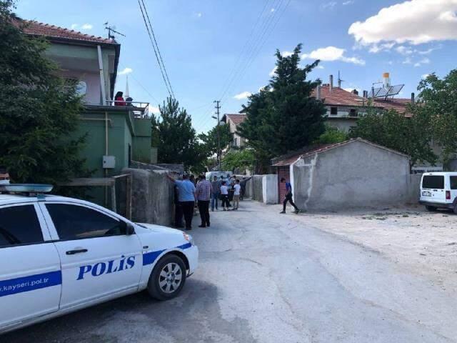 Aile arasında dehşet! Kendisine baltayla saldıran oğlunu vurarak öldürdü Aile arasında dehşet! Kendisine baltayla saldıran oğlunu vurarak öldürdü