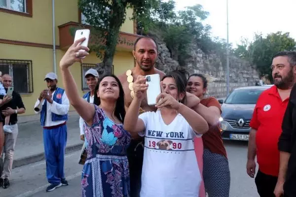 BAŞPEHLİVAN ALİ GÜRBÜZ, 'HAMAM' RİTÜELİNİ BOZMADI