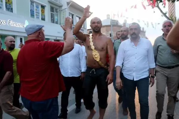 BAŞPEHLİVAN ALİ GÜRBÜZ, 'HAMAM' RİTÜELİNİ BOZMADI
