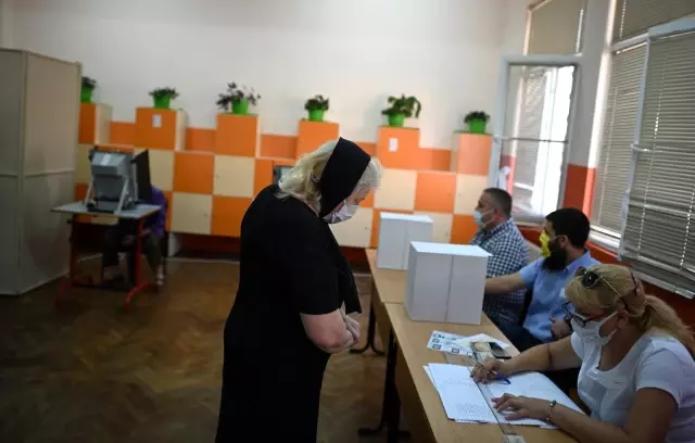 Bulgaristan'da halk erken genel seçimler için sandık başında