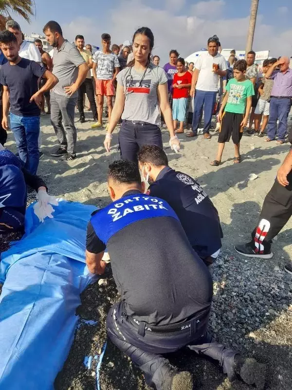 Denize giren iki arkadaştan biri boğuldu, diğeri kayboldu