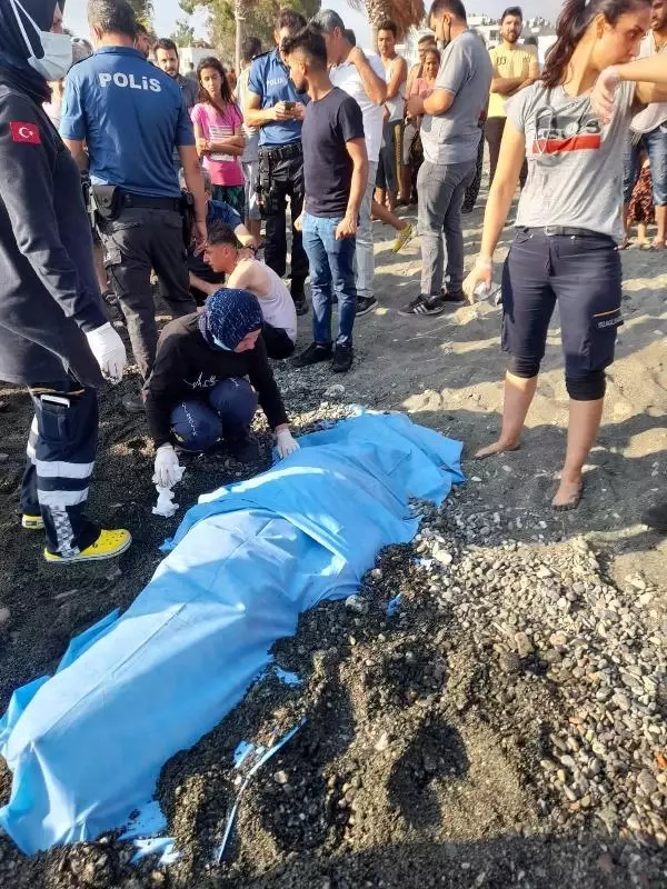Denize giren iki arkadaştan biri boğuldu, diğeri kayboldu
