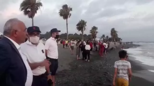 Denize giren iki gençten biri boğuldu, diğeri kayboldu