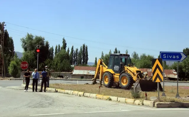 Son dakika haberi | Hafik'te kazaların yaşandığı kavşağa trafik lambaları konuluyor