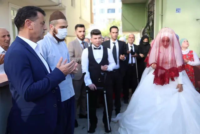 Hakkari'de mayına basarak bacaklarını kaybeden gazi Tarık Cür, Tekirdağ'da dünyaevine girdi